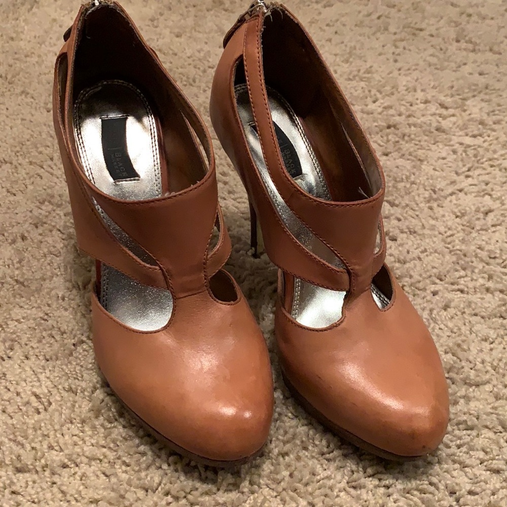 White House black market tan lthr Mary Jane heels